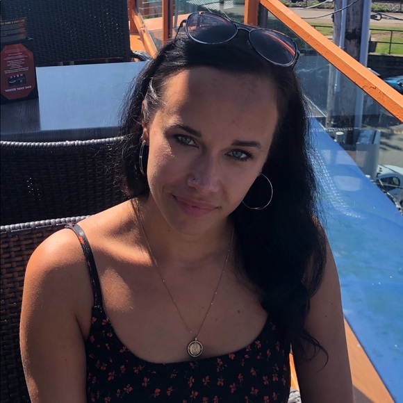 Meet your Posher, Ana - Picture 1 of 1